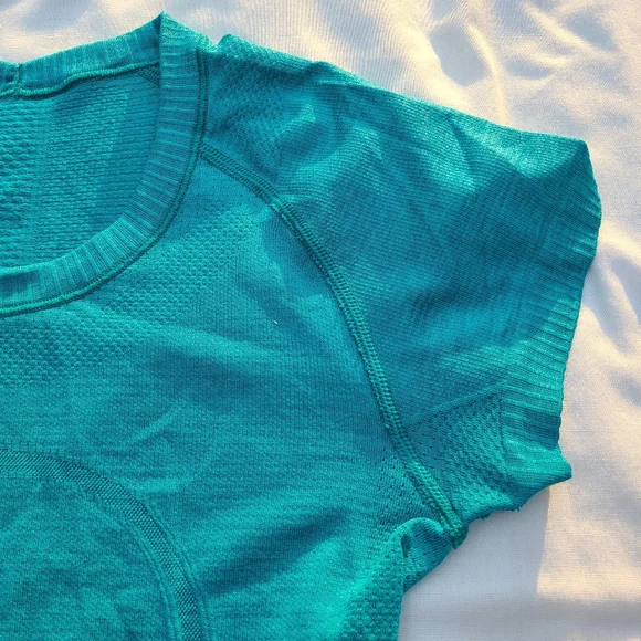 Lululemon Run: Swiftly Tech Short Sleeve - Surge Teal - Size 2 - Picture 3 of 15
